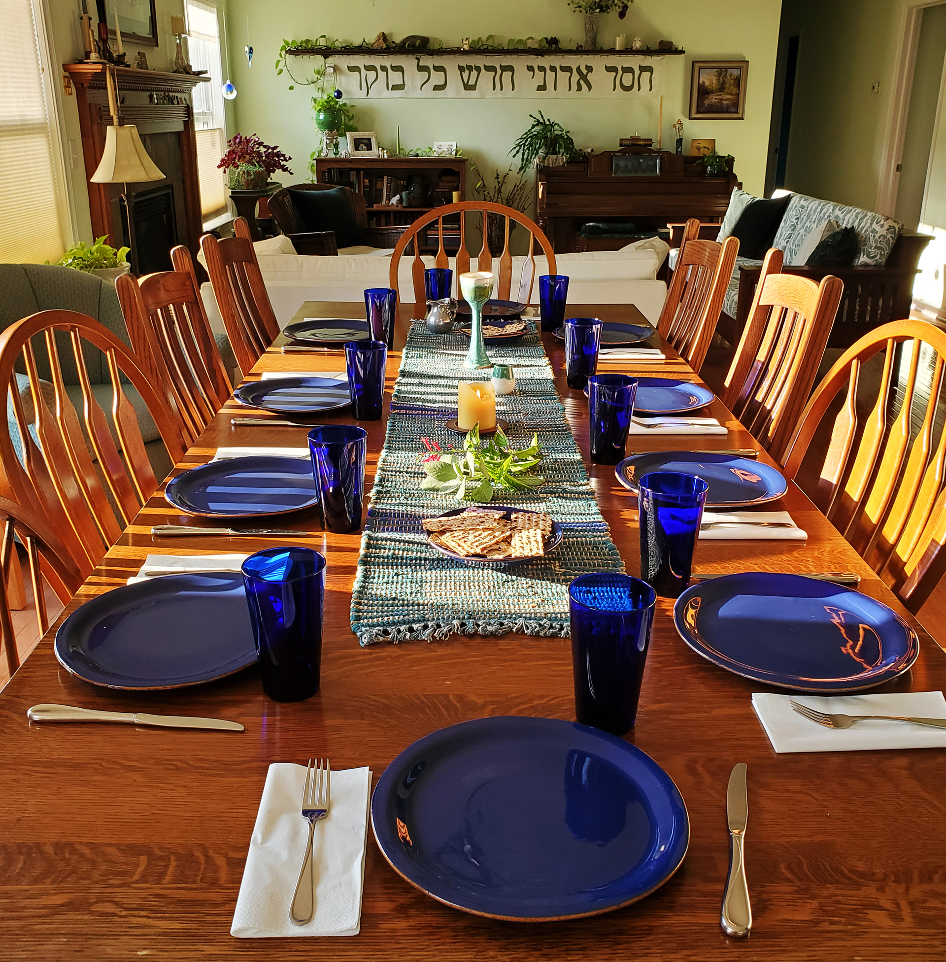 His-Table